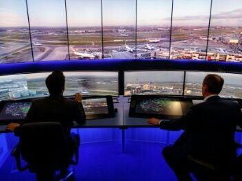 White House warns of chaos at US airports as shutdown drags